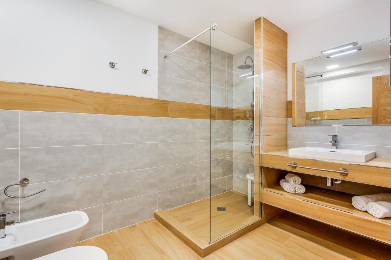 New 1 Bedroom Apartement On The Sea In Marbella. 외부 사진